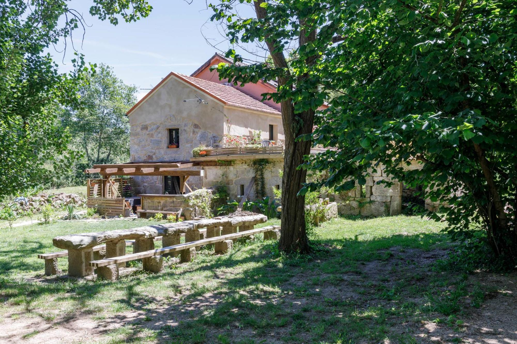 Hermoso Molino Restaurado A Pie Del Rio En Vigo Exterior foto