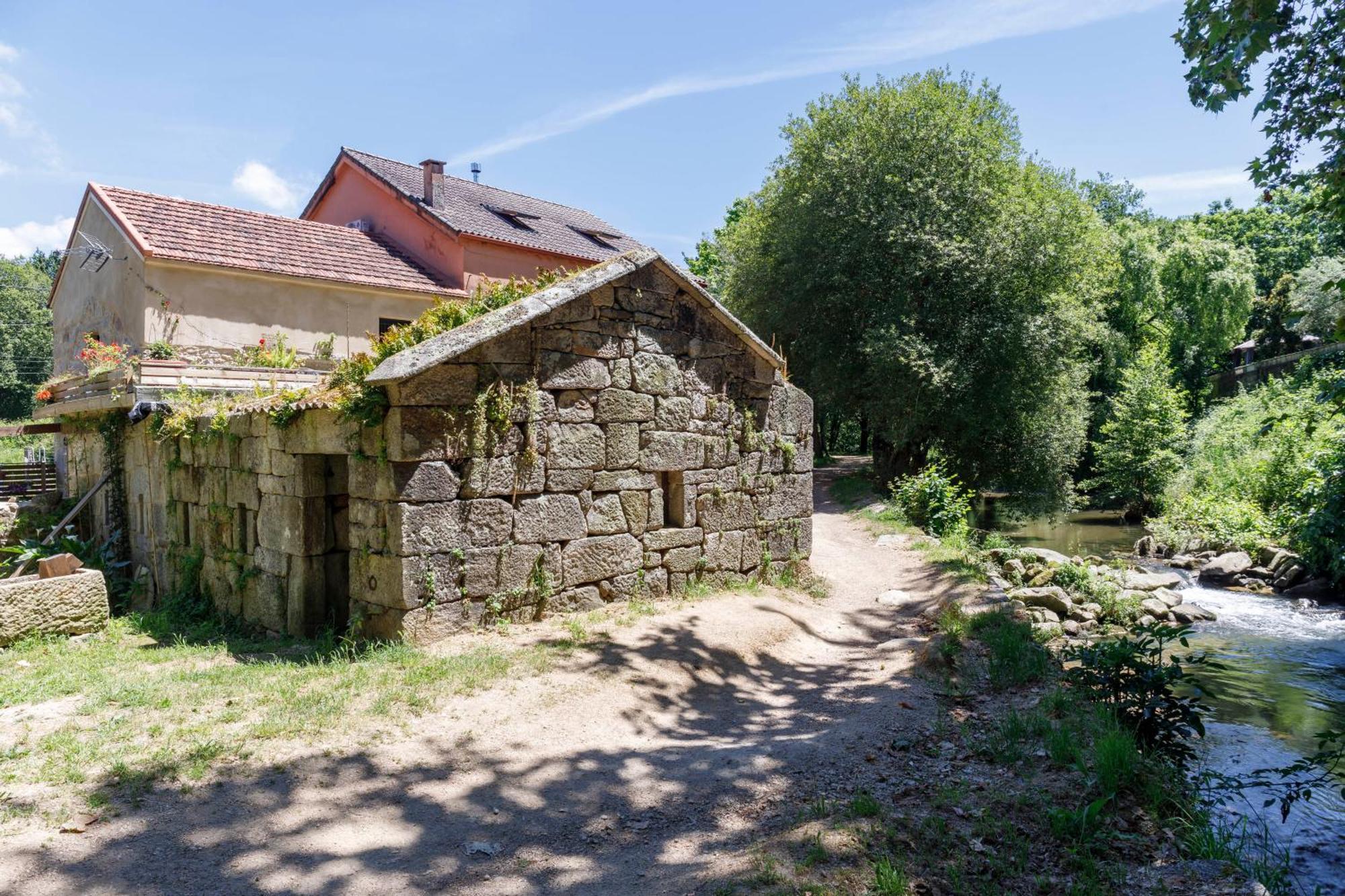 Hermoso Molino Restaurado A Pie Del Rio En Vigo Exterior foto